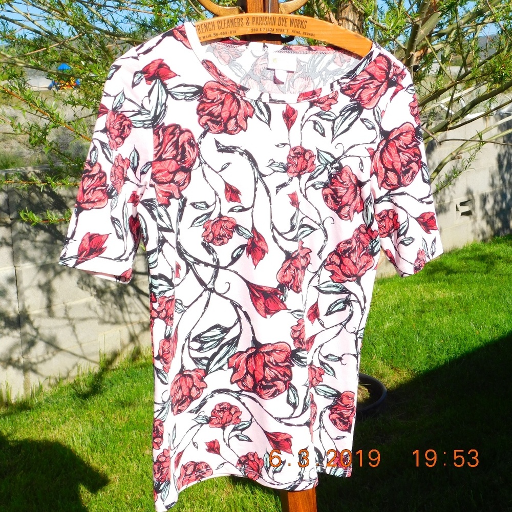 NWOT Lularoe Pink/Red rose 1/4 sleeve